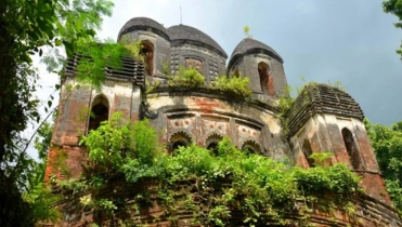 অযত্ন-অবহেলায় ধ্বংসের পথে ২৬০ বছরের মঠবাড়ি মন্দির